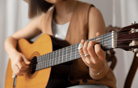 Aprende a Tocar Guitarra Gratis con Estas Aplicaciones