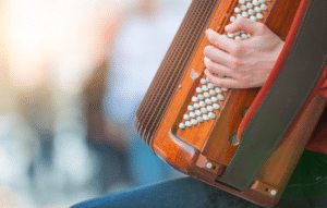 Aprende a tocar acordeón rápido con apps gratis