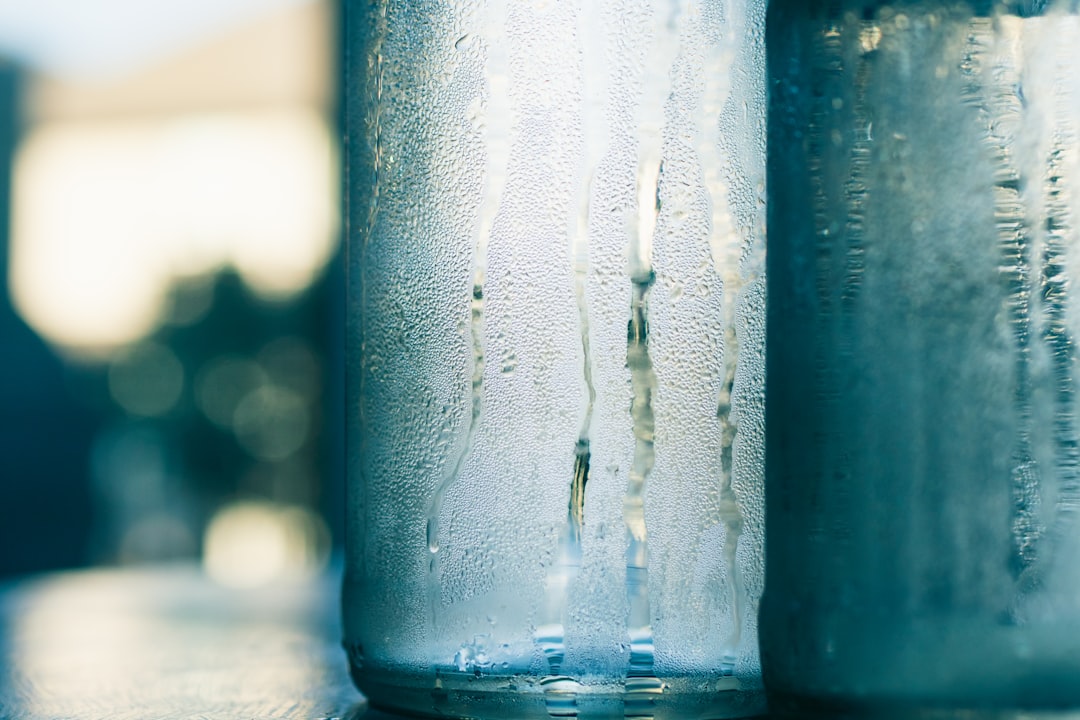 Controla tu agua diaria: recordatorios y rutina saludable