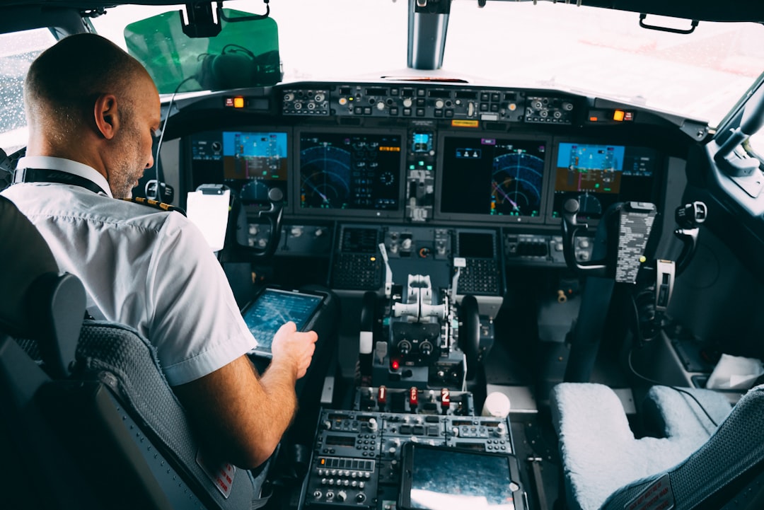 Controla diversas aeronaves y disfruta vuelos realistas móvil